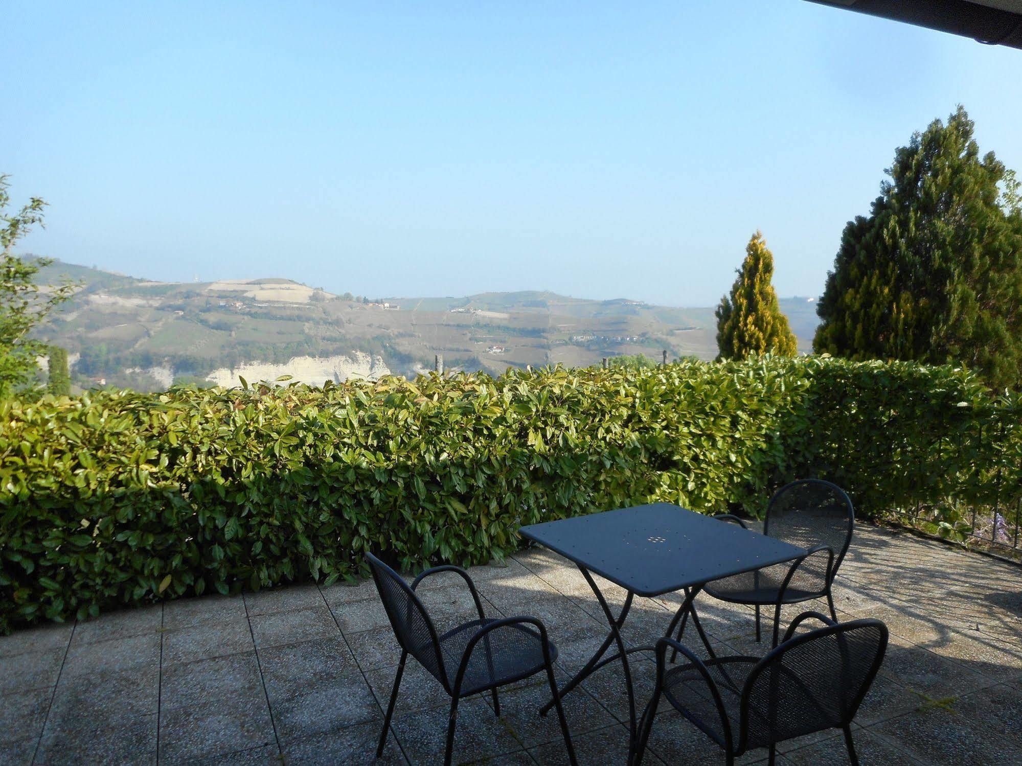 Agriturismo Cascina Serra Cossano Belbo Exteriér fotografie